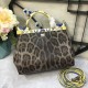 480 [Dolce Gabbana] The same crossbody bag as a celebrity, crossbody, mirror, overseas purchasing special products, fashionable and aura, brand new bag style, any combination can be as long as there is a fashionable heart, you can keep it clearly, when an