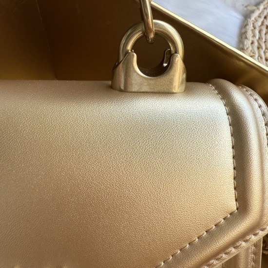 510 [Dolce Gabbana] Chain hand-held crossbody bag model number: 6613 plain paper Original ➰Delicious handmade Imported cowhide with original hardware bag body with pure handmade oil on top of the top of many celebrities' favorites, crossbody, special prod