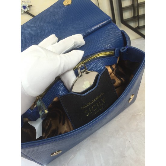 530 Medium size [Dolce Gabbana] Colorful Diamond Lizard Pattern Crossbody Bag Original Single Perfect Bag Shape Imported Top-Level Lizard Pattern Cowhide, Customized Vacuum High Electroplating Hardware All-match Bag Style Hand-Owned Crossbody is suitable 
