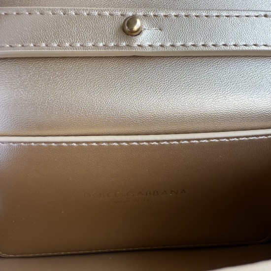 510 [Dolce Gabbana] Chain hand-held crossbody bag model number: 6613 plain paper Original ➰Delicious handmade Imported cowhide with original hardware bag body with pure handmade oil on top of the top of many celebrities' favorites, crossbody, special prod