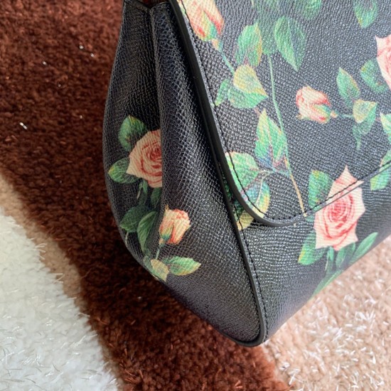 480 [Dolce Gabbana] The same crossbody bag as a celebrity, crossbody, mirror, overseas purchasing special products, fashionable and aura, brand new bag style, any combination can be as long as there is a fashionable heart, you can keep it clearly, when an