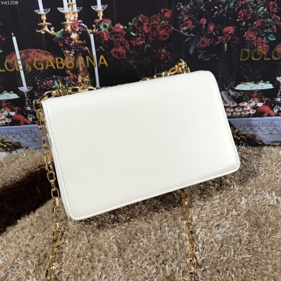 600 【Dolce Gabbana】Top original list ➰Delicate handmade series crossbody bags, imported raw materials, front embellishment, resin bottom plated true gold DG logo, front flip cover adopts hidden magnetic buckle opening and closing, fixed electroplated ruth 600 【Dolce Gabbana】Top original list ➰Delicate handmade series crossbody bags, imported raw materials, front embellishment, resin bottom plated true gold DG logo, front flip cover adopts hidden magnetic buckle opening and closing, fixed electroplated ruth