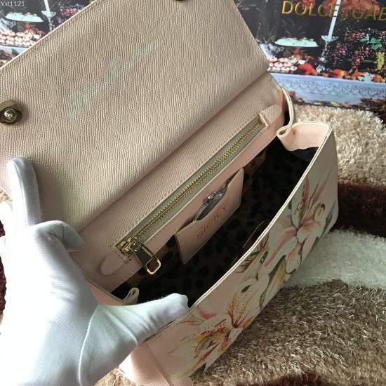 480 [Dolce Gabbana] The same crossbody bag as a celebrity, crossbody, mirror, overseas purchasing special products, fashionable and aura, brand new bag style, any combination can be as long as there is a fashionable heart, you can keep it clearly, when an