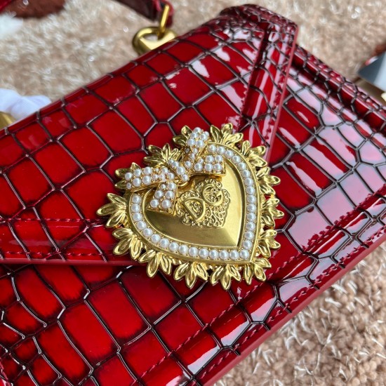 550 [Dolce Gabbana] Chain hand-held crossbody bag model number: 6613 crocodile pattern Original list ➰Delicious handmade Imported cowhide with original hardware bag body top pure handmade oil edges The favorite of many celebrities is Crossbody, Special pr