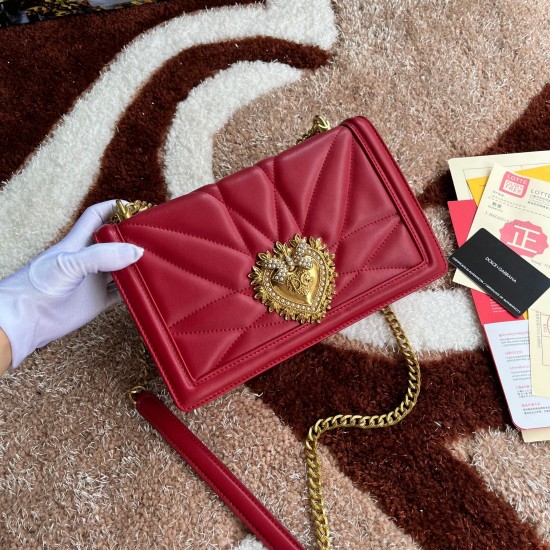 600 [Dolce Gabbana] Top original list ➰Delicious handmade Imported cowhide leather with original hardware bag body with pure handmade oil on top of the top of many celebrities' favorites. Crossbody can be purchased overseas for special products with a sty
