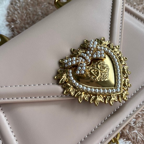 530 [Dolce Gabbana] Chain hand-held crossbody bag model number: 6613 original list ➰Delicious handmade Imported cowhide leather with original hardware bag body with pure handmade oil on top of the top of many celebrities' favorites. Crossbody can be purch
