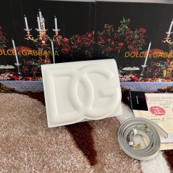 530 [Dolce Gabbana] Model number: 5515 Top original list ➰Delicious handmade, imported cowhide bag body with pure handmade oil edges on top, embellished with standing effect quilted DG log Fashion trend, favorite of many celebrities, crossbody, overseas p