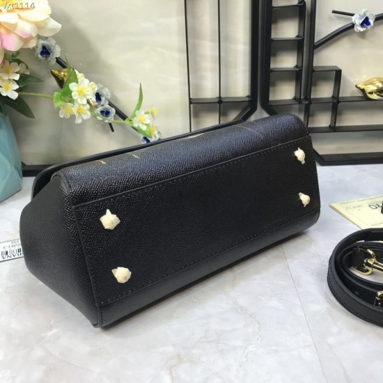 480 [Dolce Gabbana] The same crossbody bag as a celebrity, crossbody, mirror, overseas purchasing special products, fashionable and aura, brand new bag style, any combination can be as long as there is a fashionable heart, you can keep it clearly, when an