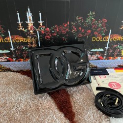 530 [Dolce Gabbana] Model number: 5515 Patent leather top original sheet ➰Delicious handmade, imported cowhide bag body with pure handmade oil edges on top, embellished with standing effect quilted DG log Fashion trend, favorite of many celebrities, cross