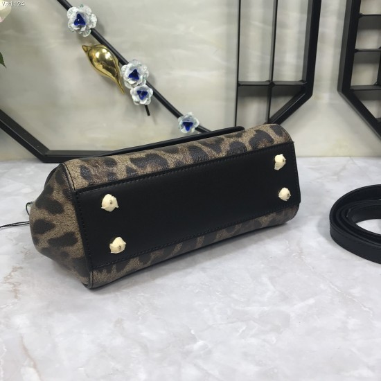 P450 original list [Dolce Gabbana] classic leopard print Another platinum bag in the fashion industry ➰Delicate handmade, favorite of many celebrities, crossbody, mirror, overseas purchasing special products!Imported palm-print cowhide with original hardw