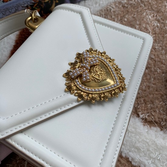 530 [Dolce Gabbana] Chain hand-held crossbody bag model number: 6613 original list ➰Delicious handmade Imported cowhide leather with original hardware bag body with pure handmade oil on top of the top of many celebrities' favorites. Crossbody can be purch