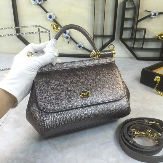 410 small high-end product [Dolce Gabbana] crossbody women's bag ➰Delicate handmade classic style solid color versatile. Favorite of many celebrities. Crossbody can be matched with mirrors. Special products for overseas purchasing agents!Imported palm-pri
