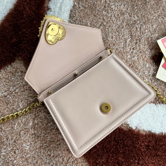 530 [Dolce Gabbana] Chain hand-held crossbody bag model number: 6613 original list ➰Delicious handmade Imported cowhide leather with original hardware bag body with pure handmade oil on top of the top of many celebrities' favorites. Crossbody can be purch