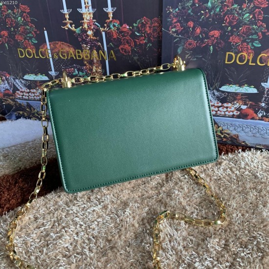 600 【Dolce Gabbana】Top original list ➰Delicate handmade series crossbody bags, imported raw materials, front embellishment, resin bottom plated true gold DG logo, front flip cover adopts hidden magnetic buckle opening and closing, fixed electroplated ruth 600 【Dolce Gabbana】Top original list ➰Delicate handmade series crossbody bags, imported raw materials, front embellishment, resin bottom plated true gold DG logo, front flip cover adopts hidden magnetic buckle opening and closing, fixed electroplated ruth