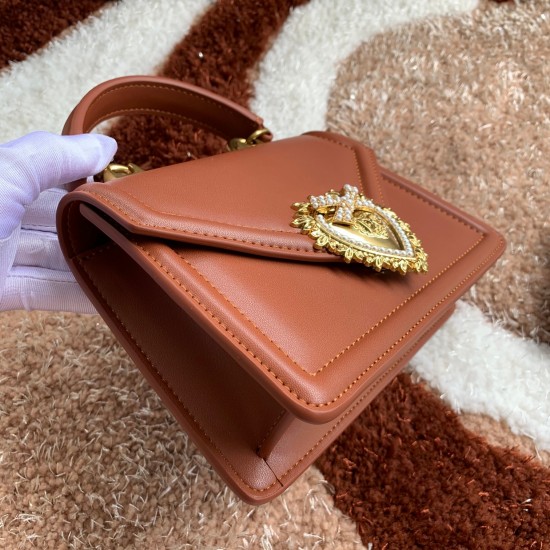 530 [Dolce Gabbana] Chain hand-held crossbody bag model number: 6613 original list ➰Delicious handmade Imported cowhide leather with original hardware bag body with pure handmade oil on top of the top of many celebrities' favorites. Crossbody can be purch