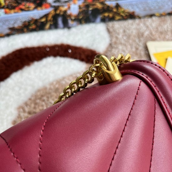 600 [Dolce Gabbana] Top original list ➰Delicious handmade Imported cowhide leather with original hardware bag body with pure handmade oil on top of the top of many celebrities' favorites. Crossbody can be purchased overseas for special products with a sty