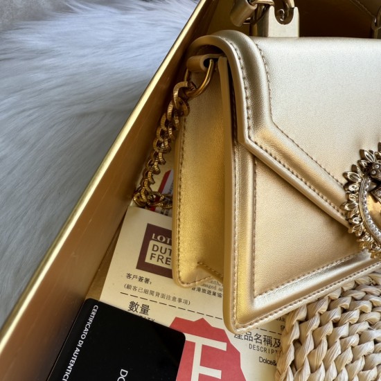 510 [Dolce Gabbana] Chain hand-held crossbody bag model number: 6613 plain paper Original ➰Delicious handmade Imported cowhide with original hardware bag body with pure handmade oil on top of the top of many celebrities' favorites, crossbody, special prod