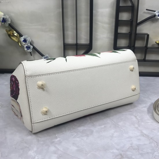 480 [Dolce Gabbana] The same crossbody bag as a celebrity, crossbody, mirror, overseas purchasing special products, fashionable and aura, brand new bag style, any combination can be as long as there is a fashionable heart, you can keep it clearly, when an