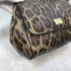 P470 top original list [Dolce Gabbana] Classic leopard print ️New model is coming, the perfect curve of the authentic Hong Kong product purchase version, every trace of it reveals the vitality of the city.Imported cowhide, customized high-plating hardware