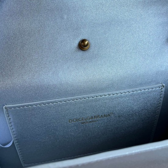 530 original DolceGabbana overseas purchasing special product model number 5512,️Double crossbody clutch bag is mainly simple and fashionable, using imported cowhide raw materials. Butterfly gold-plated DG logo inlaid pearl front flip with hidden magnetic 530 original DolceGabbana overseas purchasing special product model number 5512,️Double crossbody clutch bag is mainly simple and fashionable, using imported cowhide raw materials. Butterfly gold-plated DG logo inlaid pearl front flip with hidden magnetic