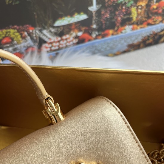550 【Dolce Gabbana】❤️New.Model number: 9111 original list ➰Delicate and handmade, imported cowhide bag body with pure handmade oil edges on the top, embellished with DG double electroplating sign fashion trend, front flip cover adopts hidden magnetic buck 550 【Dolce Gabbana】❤️New.Model number: 9111 original list ➰Delicate and handmade, imported cowhide bag body with pure handmade oil edges on the top, embellished with DG double electroplating sign fashion trend, front flip cover adopts hidden magnetic buck