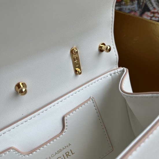 570 【Dolce Gabbana】❤️New.Model number: 9111 original list ➰Delicate and handmade, imported cowhide bag body with pure handmade oil edges on the top, embellished with DG double electroplating sign fashion trend, front flip cover adopts hidden magnetic buck 570 【Dolce Gabbana】❤️New.Model number: 9111 original list ➰Delicate and handmade, imported cowhide bag body with pure handmade oil edges on the top, embellished with DG double electroplating sign fashion trend, front flip cover adopts hidden magnetic buck
