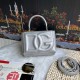 570 [Dolce Gabbana] Model number: 9112 Original order ➰Delicate handmade, imported cowhide bag body with pure handmade oil edges on top, embellished with standing effect quilted DG log Fashion trend, favorite of many celebrities, crossbody, overseas purch