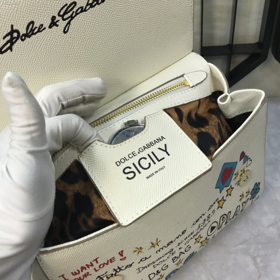 480 [Dolce Gabbana] Crossbody, mirror, special products for overseas purchasing, new bag style and aura, any combination can be as long as there is a fashionable heart, you can keep it clearly, when and where DG will always show you infinite surprises Lux