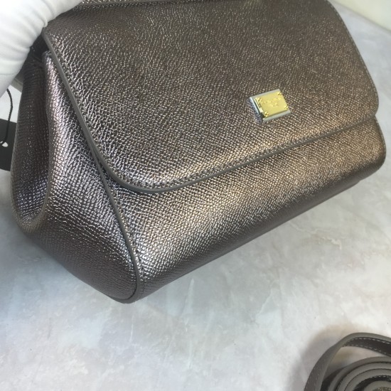 410 small high-end product [Dolce Gabbana] crossbody women's bag ➰Delicate handmade classic style solid color versatile. Favorite of many celebrities. Crossbody can be matched with mirrors. Special products for overseas purchasing agents!Imported palm-pri