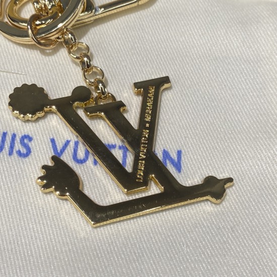 50-LV Keychain LV Panda Keychain plucks the heartstrings with fun details.The Sunflower Image Hanging features a Monogram-patterned body, with Monogram floral embellishment of ears, cheeks, nose and feet, paired with Louis Vuitton logos, polished metal ri 50-LV Keychain LV Panda Keychain plucks the heartstrings with fun details.The Sunflower Image Hanging features a Monogram-patterned body, with Monogram floral embellishment of ears, cheeks, nose and feet, paired with Louis Vuitton logos, polished metal ri