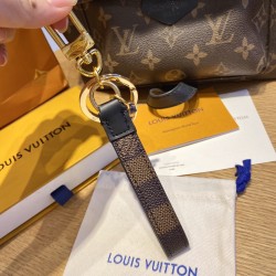 45 original single MONOGRAM ECLIPSE DRAGONNE bag decoration and keychain M61950 Kage This Dragonne accessory uses the iconic Monogram Eclipse, with avant-garde style and a fashion essential.Size: 20-3 Material: Top-grade imported hardware with original si