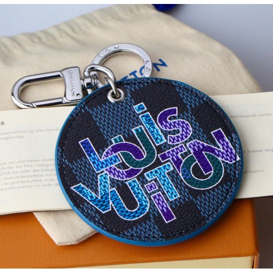 45-Dujia round brand keychain pendant series blue black grid logo round ⭕️Blue black grid bottom color logo English letter design back black base silver buckle picture color 1️⃣ color️Select 45-Dujia round brand keychain pendant series blue black grid logo round ⭕️Blue black grid bottom color logo English letter design back black base silver buckle picture color 1️⃣ color️Select