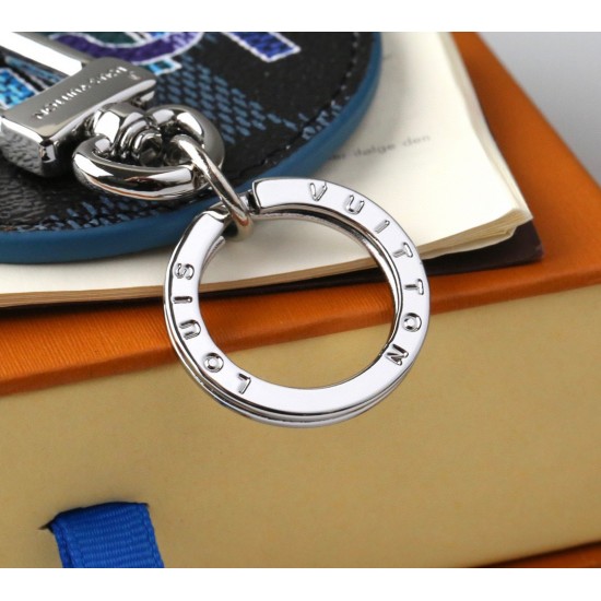 45-Dujia round brand keychain pendant series blue black grid logo round ⭕️Blue black grid bottom color logo English letter design back black base silver buckle picture color 1️⃣ color️Select 45-Dujia round brand keychain pendant series blue black grid logo round ⭕️Blue black grid bottom color logo English letter design back black base silver buckle picture color 1️⃣ color️Select