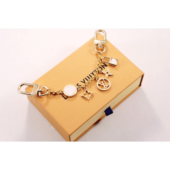 60 M01421 Pink Love Keychain Chain LOUIS VUITTON Official Website LV CHROMATIC Bag Decoration and Keychain.✨LV Chromatic bag decoration and keychain continuous writing series design, using matte lines to outline polished LV letter hanging ornaments, paire 60 M01421 Pink Love Keychain Chain LOUIS VUITTON Official Website LV CHROMATIC Bag Decoration and Keychain.✨LV Chromatic bag decoration and keychain continuous writing series design, using matte lines to outline polished LV letter hanging ornaments, paire