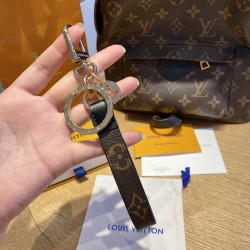 45 original single MONOGRAM ECLIPSE DRAGONNE bag decoration and keychain M61950 presbyopia This Dragonne accessory uses the iconic Monogram Eclipse, with avant-garde style and a fashion essential.Size: 20-3 Material: Top-grade imported hardware with origi