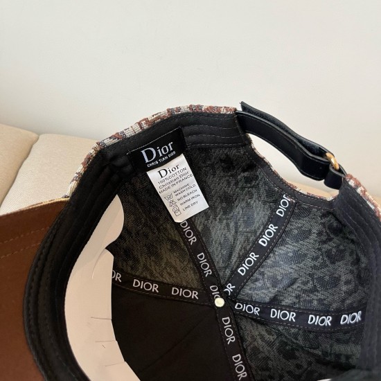 P40 [DIOR] new simple baseball cap with volume, new model shipped, big brand models are super easy to match, hurry up and buy them!