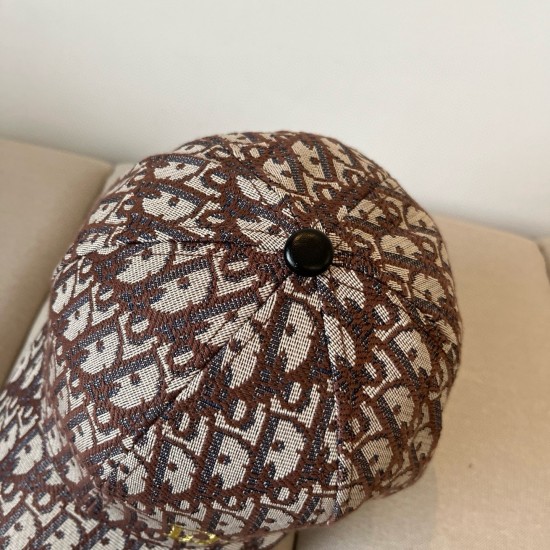 P40 [DIOR] new simple baseball cap with volume, new model shipped, big brand models are super easy to match, hurry up and buy them!