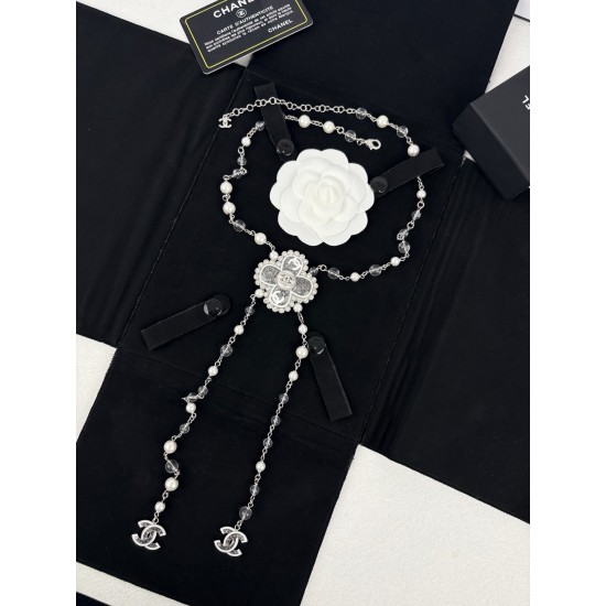 Xiaoxiang new style cross shape flowers pearl rhinestones long necklace sweater chain ✨✨ Fashion high-end feeling 105¥ Xiaoxiang new style cross shape flowers pearl rhinestones long necklace sweater chain ✨✨ Fashion high-end feeling 105¥