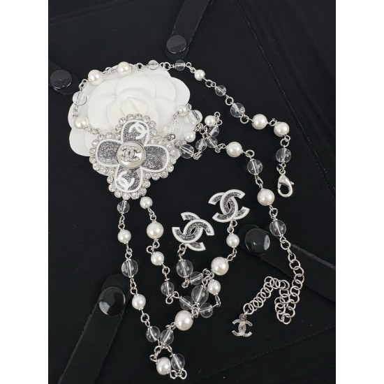 Xiaoxiang new style cross shape flowers pearl rhinestones long necklace sweater chain ✨✨ Fashion high-end feeling 105¥ Xiaoxiang new style cross shape flowers pearl rhinestones long necklace sweater chain ✨✨ Fashion high-end feeling 105¥