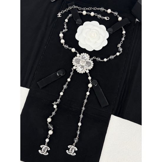 Xiaoxiang new style cross shape flowers pearl rhinestones long necklace sweater chain ✨✨ Fashion high-end feeling 105¥ Xiaoxiang new style cross shape flowers pearl rhinestones long necklace sweater chain ✨✨ Fashion high-end feeling 105¥