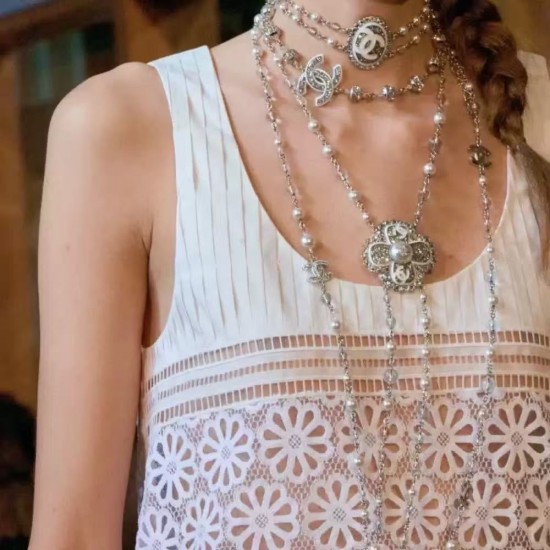 Xiaoxiang new style cross shape flowers pearl rhinestones long necklace sweater chain ✨✨ Fashion high-end feeling 105¥ Xiaoxiang new style cross shape flowers pearl rhinestones long necklace sweater chain ✨✨ Fashion high-end feeling 105¥