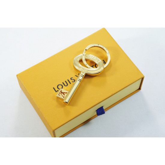 45 Keychain Golden LOUIS VUITTON official website LV CHROMATIC bag decoration and keychain.✨LV Chromatic bag decoration and keychain continuous writing series design, using matte lines to outline polished LV letter hanging ornaments, paired with springs a 45 Keychain Golden LOUIS VUITTON official website LV CHROMATIC bag decoration and keychain.✨LV Chromatic bag decoration and keychain continuous writing series design, using matte lines to outline polished LV letter hanging ornaments, paired with springs a