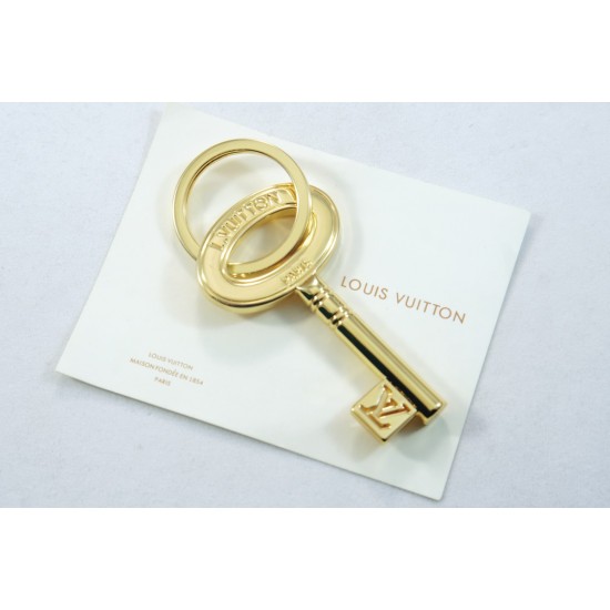 45 Keychain Golden LOUIS VUITTON official website LV CHROMATIC bag decoration and keychain.✨LV Chromatic bag decoration and keychain continuous writing series design, using matte lines to outline polished LV letter hanging ornaments, paired with springs a 45 Keychain Golden LOUIS VUITTON official website LV CHROMATIC bag decoration and keychain.✨LV Chromatic bag decoration and keychain continuous writing series design, using matte lines to outline polished LV letter hanging ornaments, paired with springs a