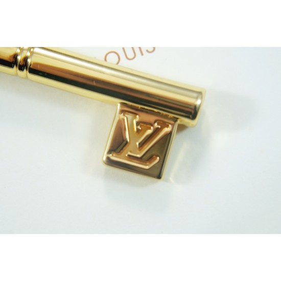 45 Keychain Golden LOUIS VUITTON official website LV CHROMATIC bag decoration and keychain.✨LV Chromatic bag decoration and keychain continuous writing series design, using matte lines to outline polished LV letter hanging ornaments, paired with springs a 45 Keychain Golden LOUIS VUITTON official website LV CHROMATIC bag decoration and keychain.✨LV Chromatic bag decoration and keychain continuous writing series design, using matte lines to outline polished LV letter hanging ornaments, paired with springs a