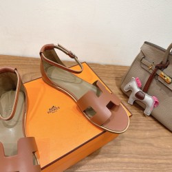 Hermes' classic hot products are launched in Dongguan... a Eclair 2025 new color + hot series style is super positive, with a certain thickness that increases the height and makes your legs look longer!A single item that is breathable and comfortable in t