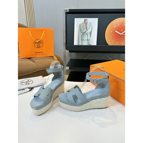300Herms/Hermes classic waterproof platform H slope heel rope sandals with extremely retro design. It has a strong exotic style and fashionable feeling, and it has a tone for casual wear. Simple styles are easy to match with high-end feel. It is great. Th