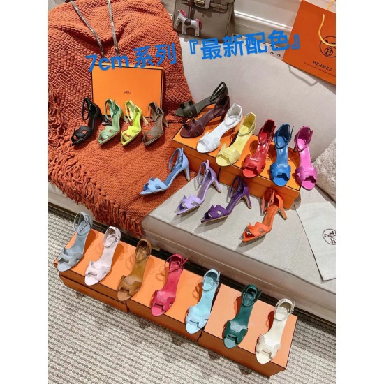 Palmprint. Heel height 7cm Hermes top version. High-heeled sandals 350Herme* Early Spring Counter New High-heeled Sandal Series ✔️Upper: Epson leather suede palm print ✔️Inner: Imported mixed-bred sheepskin ✔️Heel height: 7cm 9cm 10.5cm ✔️Outs: Original I Palmprint. Heel height 7cm Hermes top version. High-heeled sandals 350Herme* Early Spring Counter New High-heeled Sandal Series ✔️Upper: Epson leather suede palm print ✔️Inner: Imported mixed-bred sheepskin ✔️Heel height: 7cm 9cm 10.5cm ✔️Outs: Original I
