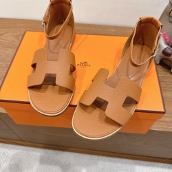Hermes' classic hot products are launched in Dongguan... a Eclair 2025 new color + hot series style is super positive, with a certain thickness that increases the height and makes your legs look longer!A single item that is breathable and comfortable in t