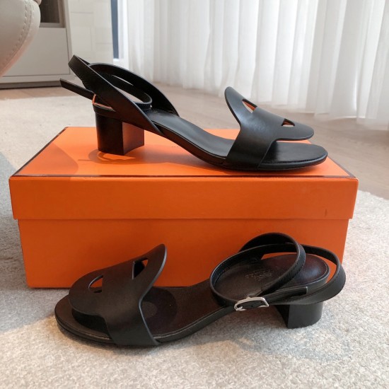Hermes top-grade, medium-heeled, pig nose sandals Hermes... a Eclair 2025 new color + hot series style is super positive, with a certain thickness to increase the height and make your legs look longer!A single item that is breathable and comfortable in th Hermes top-grade, medium-heeled, pig nose sandals Hermes... a Eclair 2025 new color + hot series style is super positive, with a certain thickness to increase the height and make your legs look longer!A single item that is breathable and comfortable in th