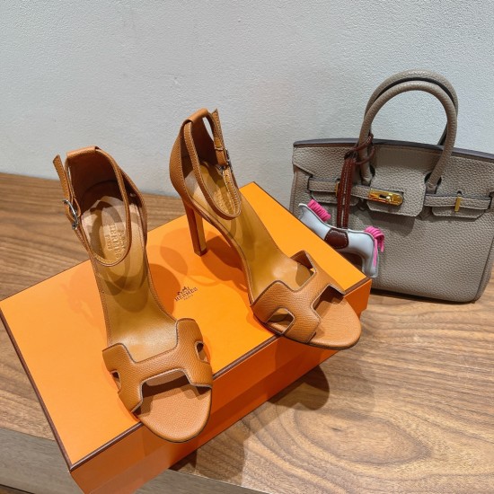 Palmprint. Heel height 10.5cm Hermes top version. High-heeled sandals P350Herme* Early Spring Counter New High-heeled Sandal Series ✔️Upper: Epson leather suede palm print ✔️Inner: Imported mixed-bred sheepskin ✔️Heel height: 10.5cm ✔️Outs: Original Itali Palmprint. Heel height 10.5cm Hermes top version. High-heeled sandals P350Herme* Early Spring Counter New High-heeled Sandal Series ✔️Upper: Epson leather suede palm print ✔️Inner: Imported mixed-bred sheepskin ✔️Heel height: 10.5cm ✔️Outs: Original Itali